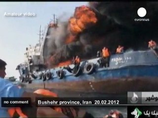 Un équipage sauvé du feu sur un bateau... - no comment