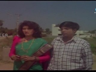 Shivavin Soththu - Heroine Gets Lift On Car