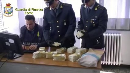 Ponte Chiasso (CO) - Fermato con un milione nascosto nel cruscotto (21.02.12)