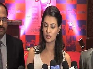 Bollywood Actress Sayali Bhagat Launches 'Cellulike' Data Card