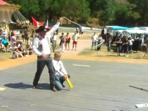 SHOW WESTERN avec des numéros originaux de Lassos, Révolvers, Fouets