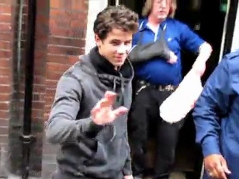 Nick Jonas Splits With Delta Goodrem