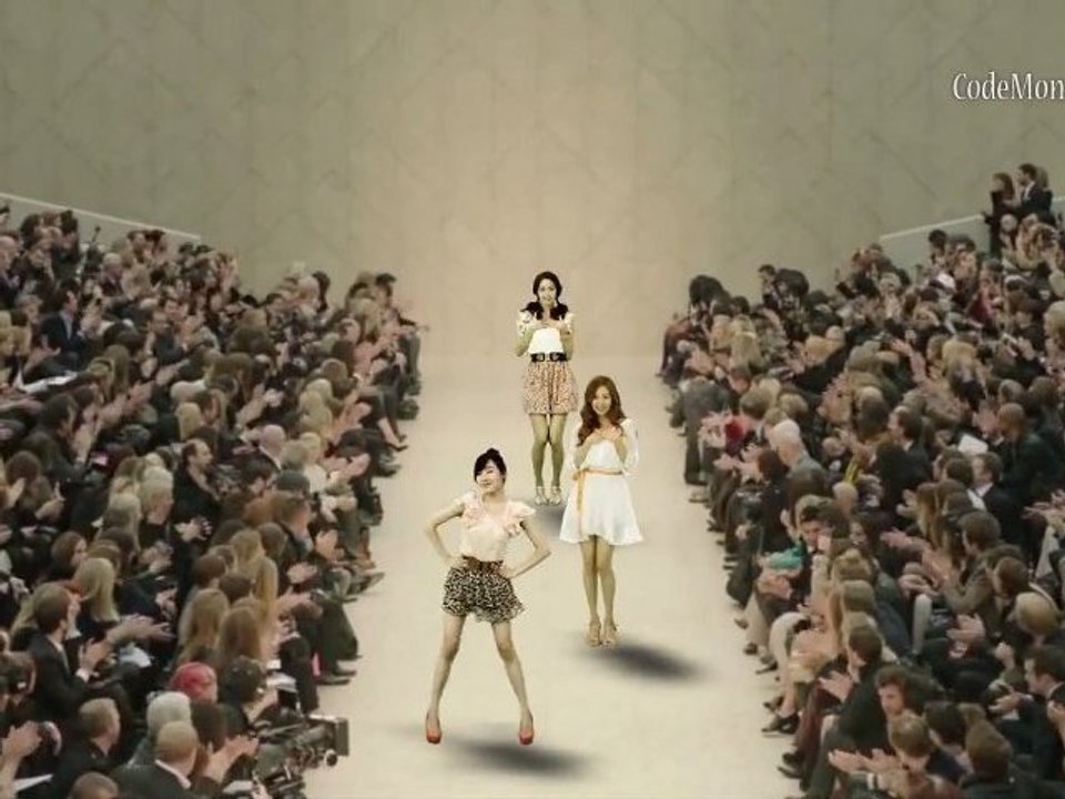 YoonA, SeoHyun, Tiffany Arrive @Burberry Prorsum Womenswear 2012