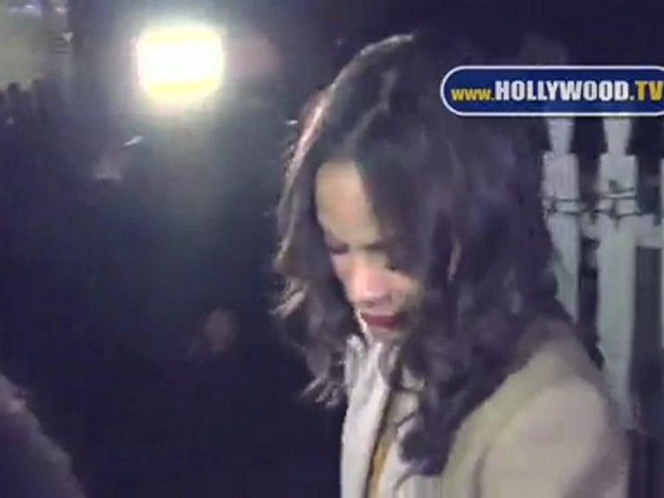 Zoe Saldana rushes out of The Ivy in Beverly Hills
