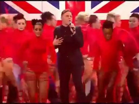 Olly Murs - Heart skips a beat (feat. Rizzle Kicks) @ BRIT Awards 2012