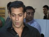 Salman Khan To Sacrifice His Eid Release For Aamir Khan - Bollywood News