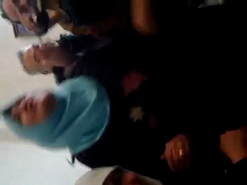 فري برس هام حمص حي الملعب توديع الأم لأطفالها الشهداء مؤثر 21 2 2012