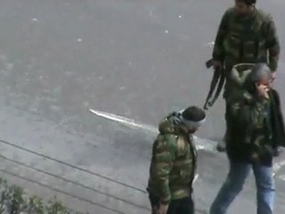 فري برس   دمشق المزة  الشبيحة مع ضابط يتجهزون قبل التشييع 18 2 2012