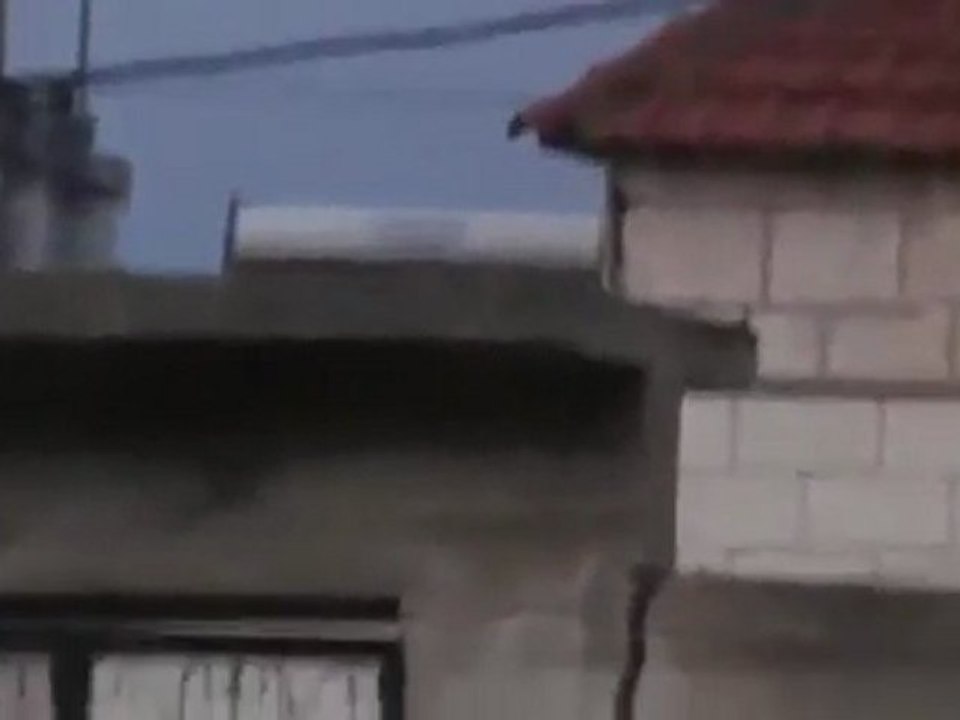 فري برس   درعا بعض مشاهد الدمار الذي خلفه القصف المدفعي على الناس المدنيين بصر الحرير 18 2 2012 ج2