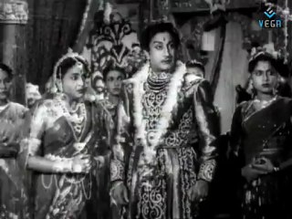 Sarangadhara - Nambiar Arresting Sivaji
