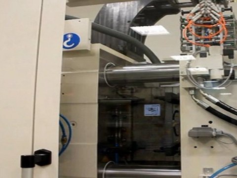 Enjeksiyon Robotları - Kalıp İçiÜrün Alma Robotu-01