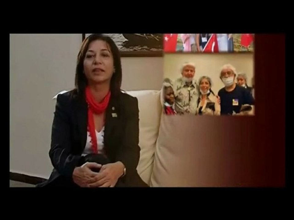 Bazı fırsatlar vardır. kapıyı hafifce tıklar..