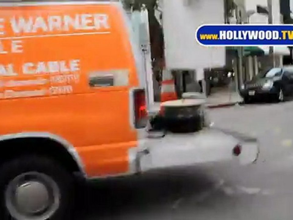 Russell Crowe Tries to Hide from Paps, Fails