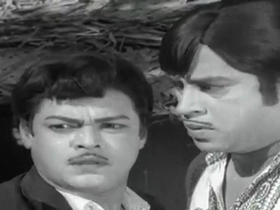 Deivam Pesuma - Hero At Panchayathi