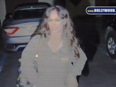 Derek Hough and Karina Smirnoff get in one last dance rehearsal!