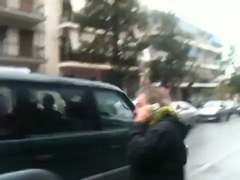 Συγκέντρωση της ΑΕΚ έξω από τα γραφεία του Τάκη Κανελλόπουλου