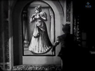 Naga Nandhini -  Hero Escapes