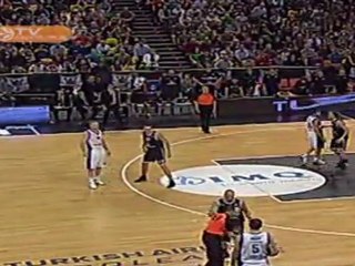 A Smiling Legend: Gianluca Basile, Bennet Cantù