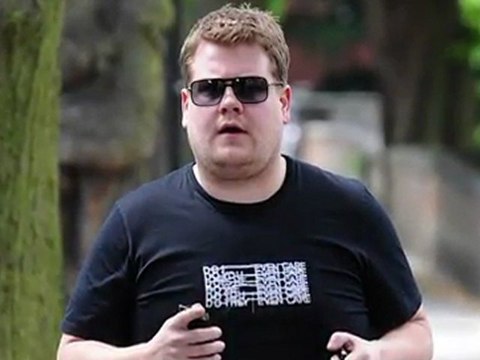 Adele Flips Finger During BRIT Awards