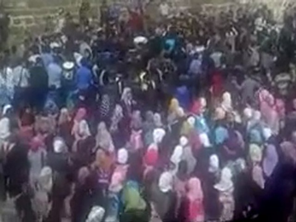 فري برس إنخل مظاهرة طلابية  نصرة لحمص وبابا عمرو والمدن المحاصرة   22 2 2012 ج2