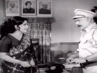 KANAVAN MANAIVI - Muthuraman Leading The Protest