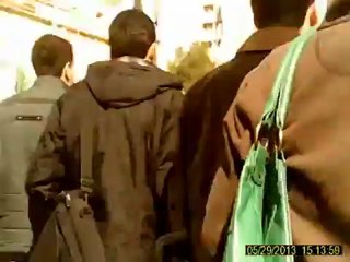 فري برس  حلب  تكسير تمثال الكر حافظ ورفع علم الاستقلال في جامعة حلب  22 2 2012