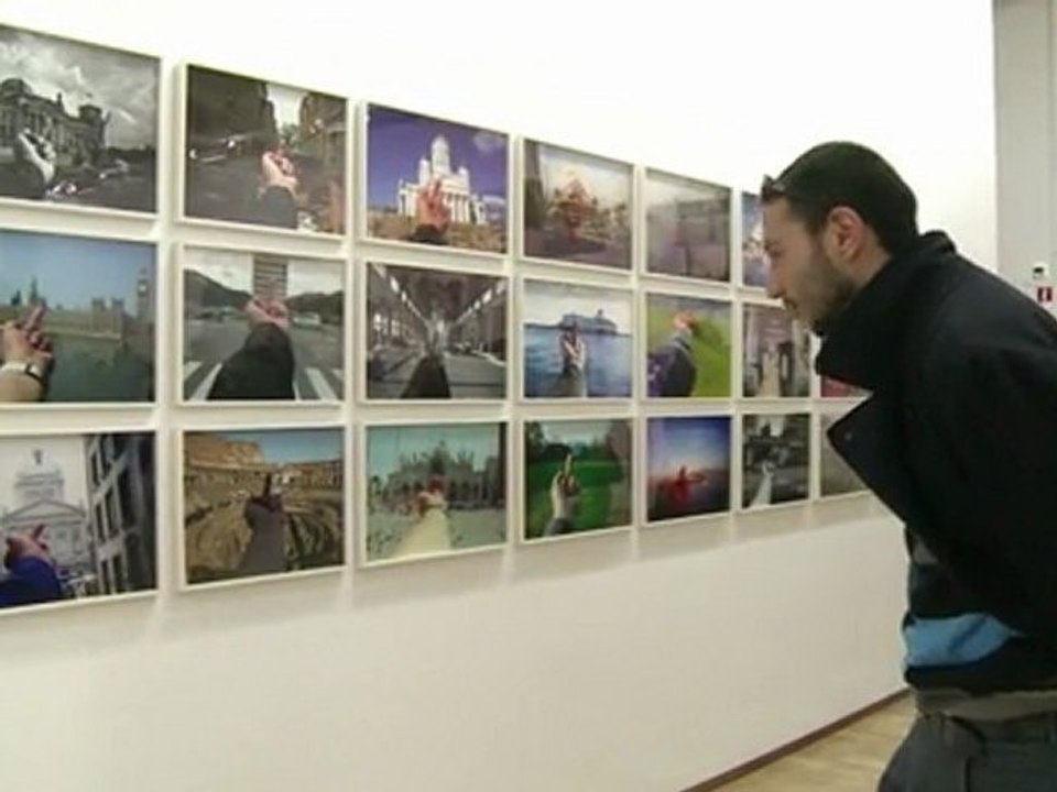 Banned China artist Ai Weiwei gets Paris exhibition