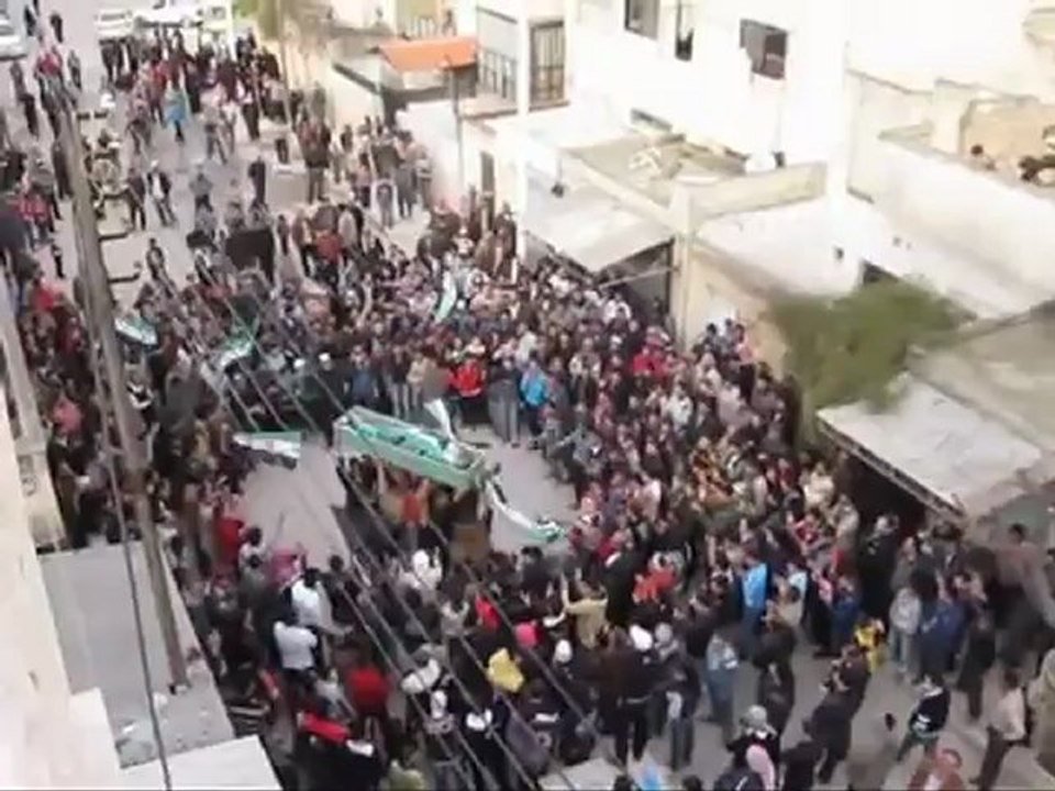 فري برس  حماه المحتلة    جنوب الملعب   تشييع الشهيد فادي رقية  22 2 2012