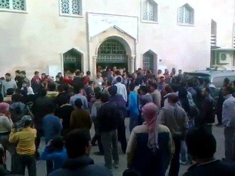 فري برس حماه تشييع الشهيد فادي رقية من جنوب الملعب 22 2 2012