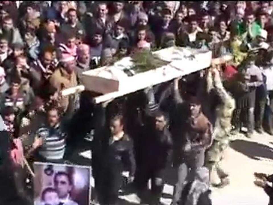 فري برس  ادلب  معرة النعمان  تشييع الشهيد عيسى عبد الرحمن ملحم   22 2 2012