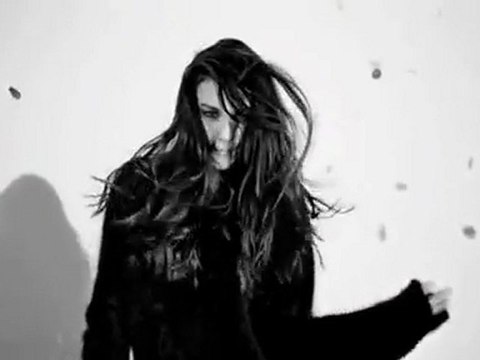 Liv Tyler chante pour Givenchy dans sa prochaine pub - mu2gor