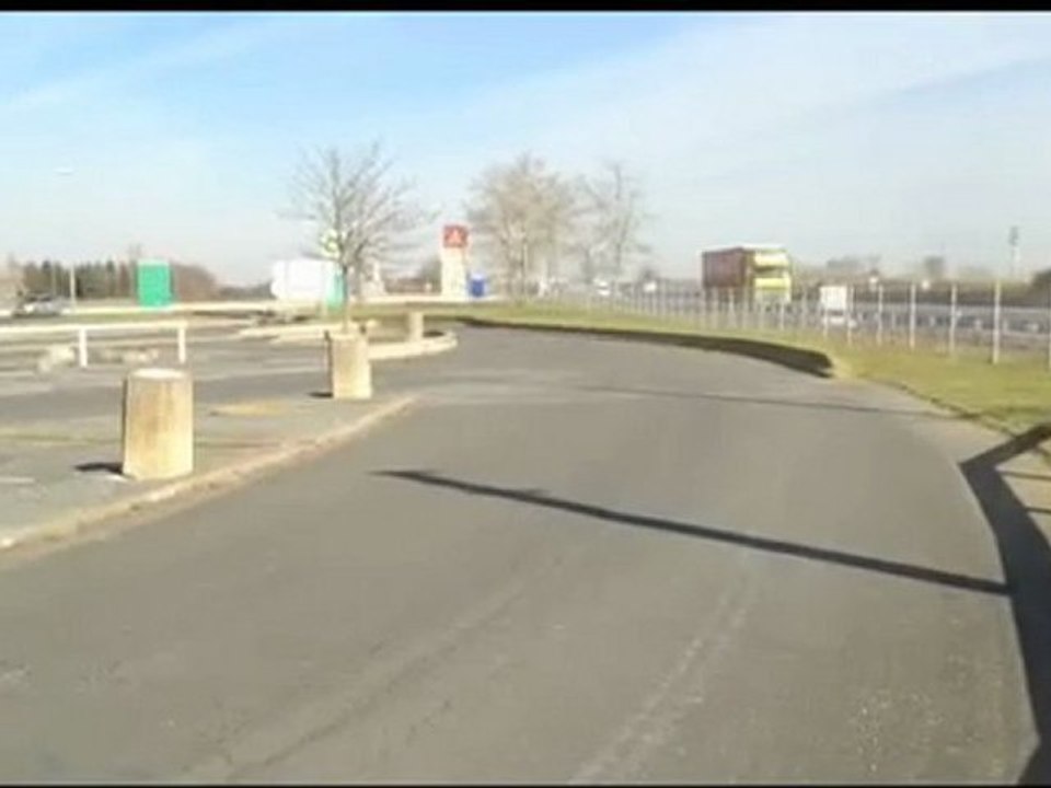 GEORGES LUCAS GARE SA VOITURE EN 3D