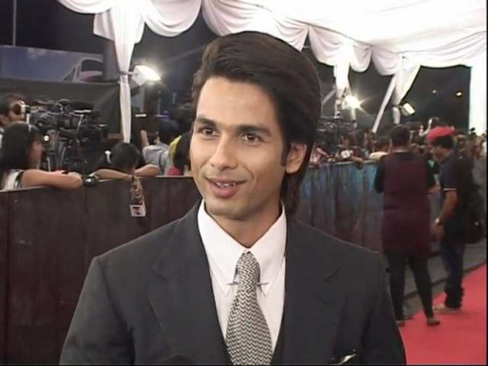 Priyanka Chopra Uninvited But Nargis Fakhri Joins Shahid Kapoor - Bollywood News