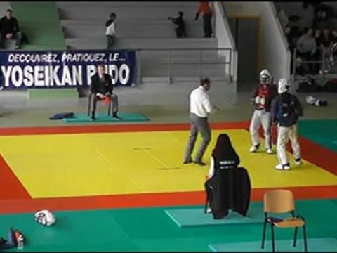 RYON Morgan vs JUSSEAU Charlie 1er combat pieds points Championnat de Bourgogne février 2012