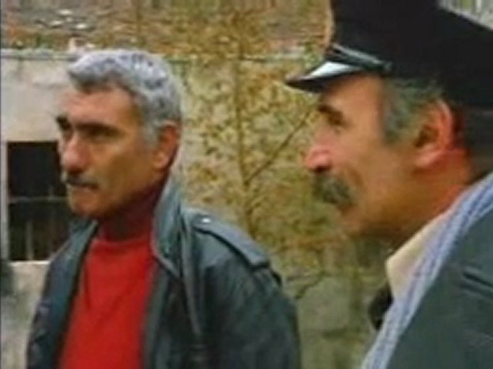 Yılmaz Güney - DUVARIN ETRAFINDA 5