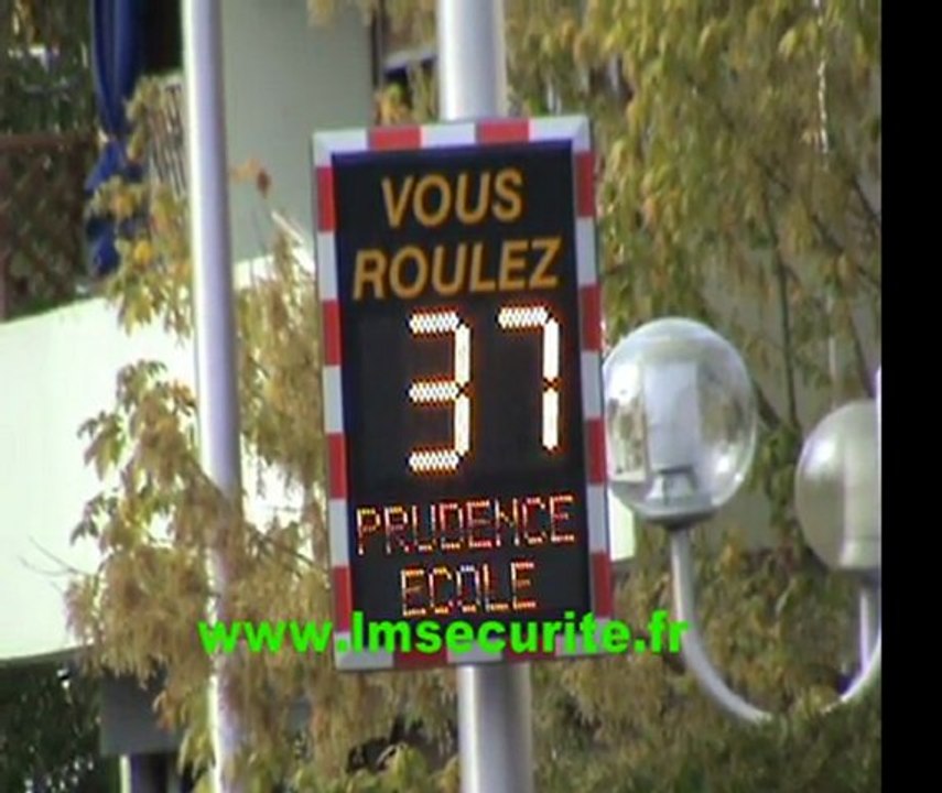 RADAR  PEDAGOGIQUE  PREVENTIF  LUMINEUX  DE  VITESSE  VIASIS  PLUS  VIATRAFFIC  BORDEAUX  2012