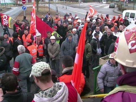 Les employés d'ArcelorMittal occupent leur usine