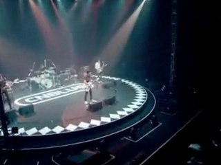 Cnblue 392 live.. man in front of the mirror