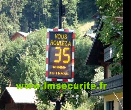 RADAR PEDAGOGIQUE PREVENTIF LUMINEUX DE VITESSE VIASIS PLUS VIATRAFFIC DOUBS