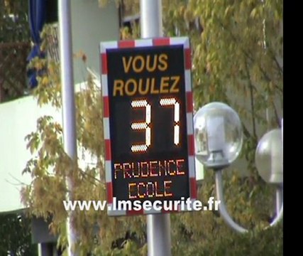 RADAR PEDAGOGIQUE PREVENTIF LUMINEUX DE VITESSE VIASIS PLUS VIATRAFFIC SAVOIE