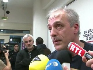 Avec 460 promesses de parrainage, Philippe Poutou s'en prend au PS