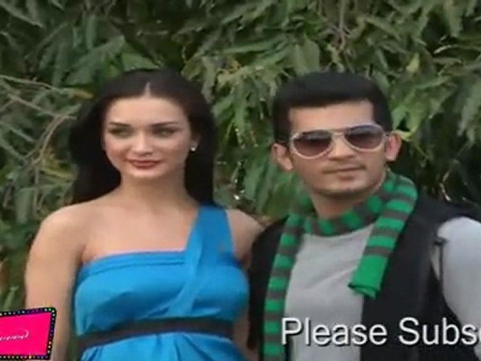 Hilarious Amy Jackson Poses With Arjun Bijlani At Launch Of "Dell Inspiron Road Diaries"