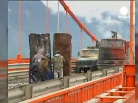 Duros enfrentamientos entre policía y manifestantes en...