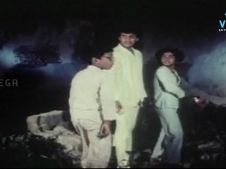 Sakala Kalaa Vaandukal - Temple Scene