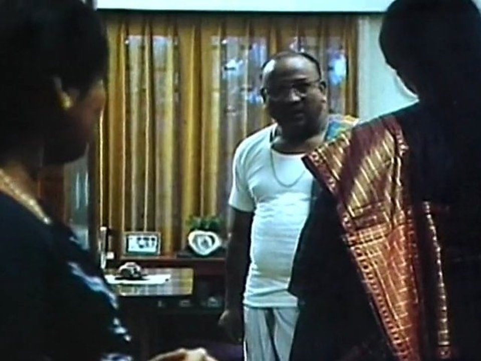 RASIGAN ORU RASIGAI SCENE 18