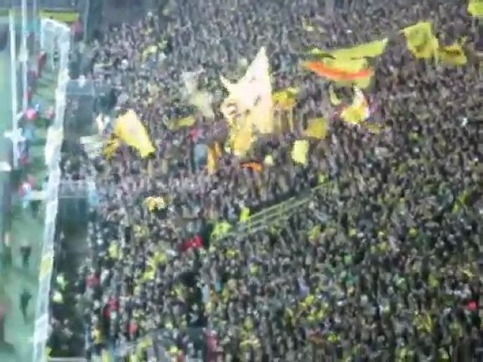 DFB-Pokal = Borussia Dortmund - Dynamo Dresden (Dresdner zünden Bengalos)