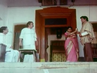 Trisoolam - Krishnam Raju Kisses Sri Devi