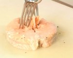 Technique de cuisine : Désarêter une darne de saumon