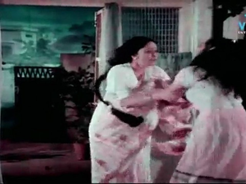 Dhorakani Dongalu - Rajani Finds Drugs