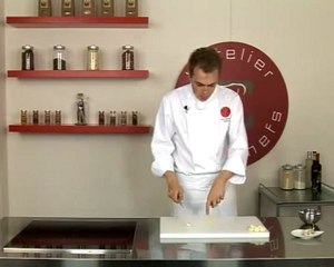 Technique de cuisine: Ecraser et hacher de l'ail